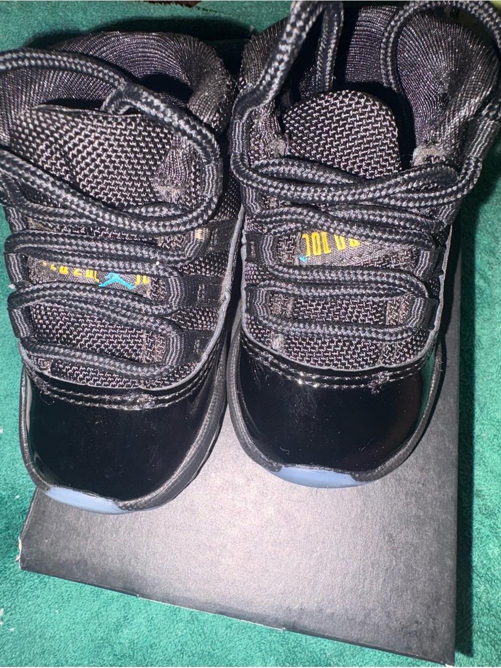 Jordan 11  gamma RUNS SMALL